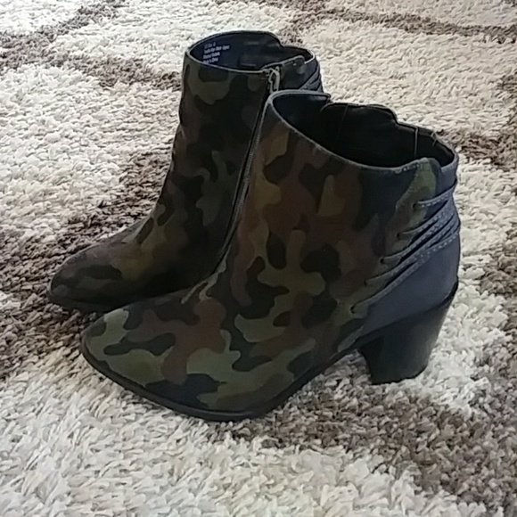 camo booties